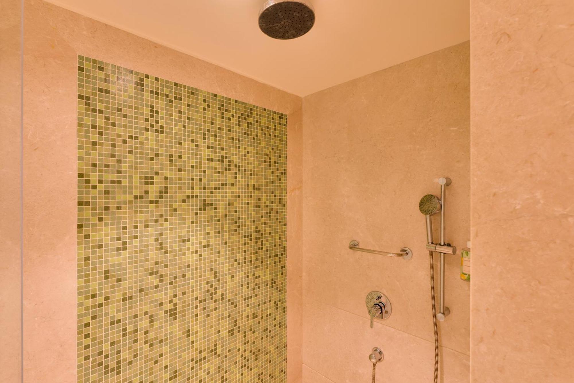 Lemon Tree Premier Hitec City Hyderabad Exterior foto