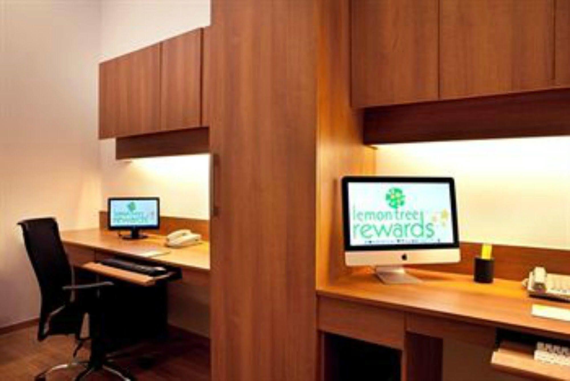 Lemon Tree Premier Hitec City Hyderabad Exterior foto