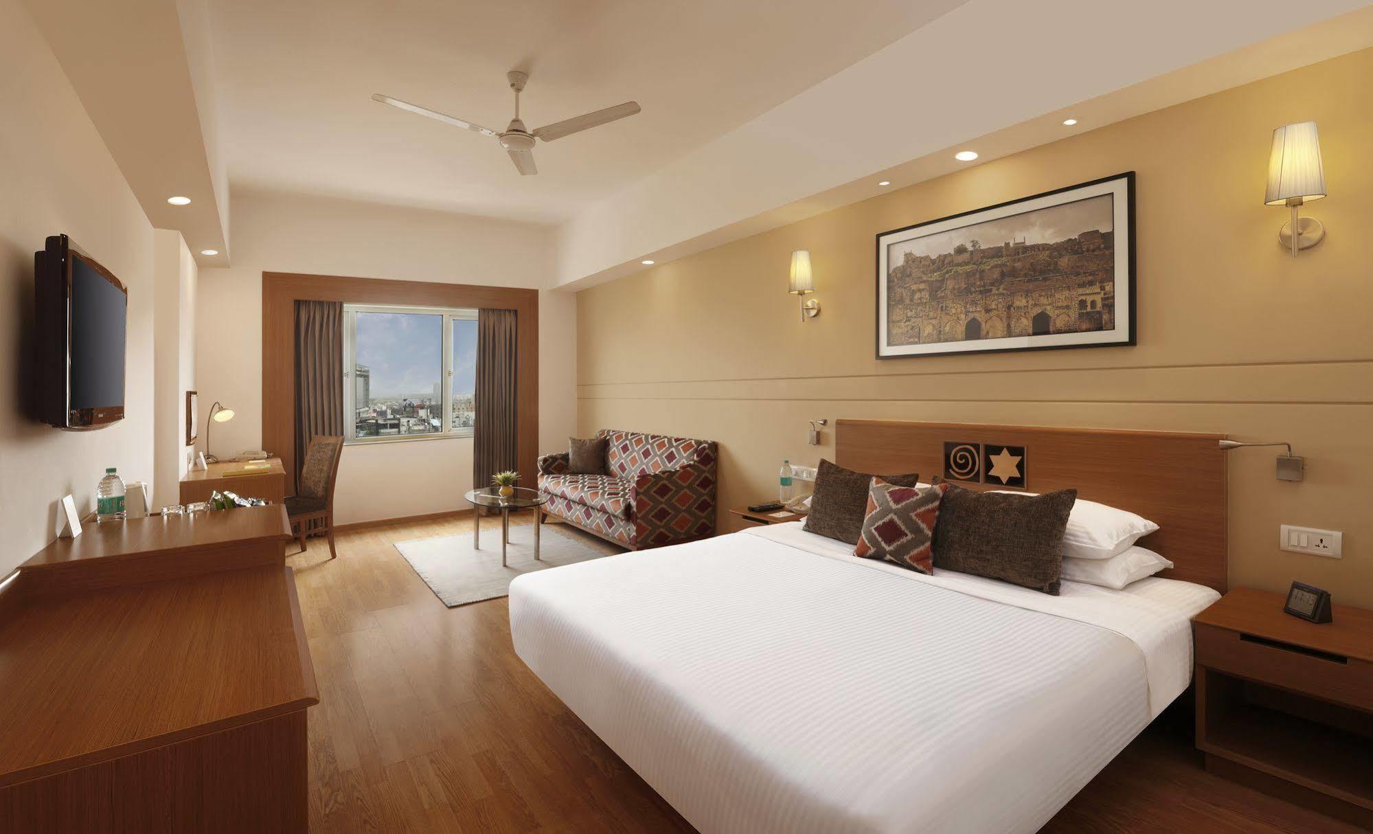 Lemon Tree Premier Hitec City Hyderabad Exterior foto